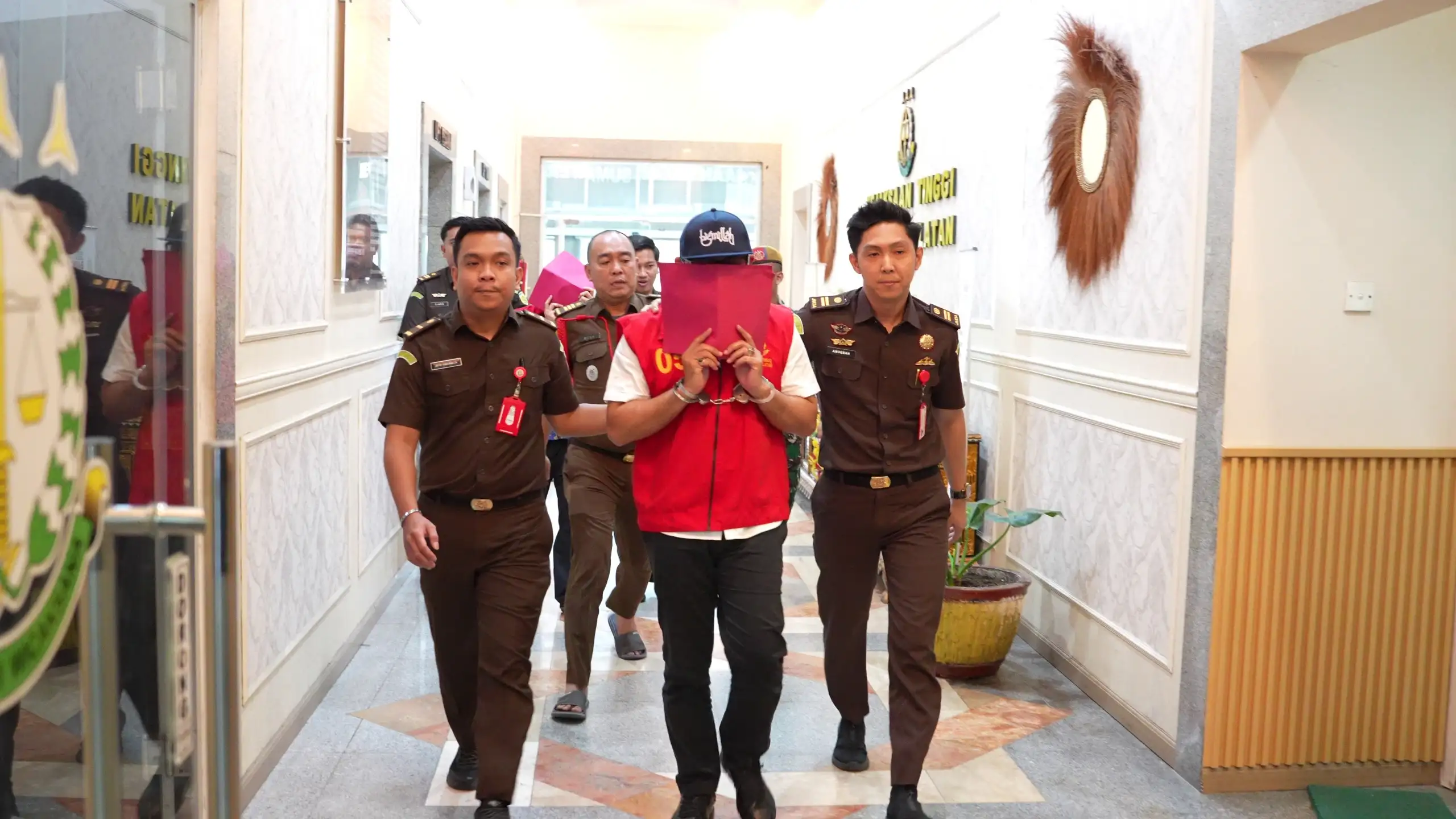 Kejati Sumsel Tahan Mantan Pimpinan Bank Cabang Martapura Terkait Dugaan Korupsi KUR