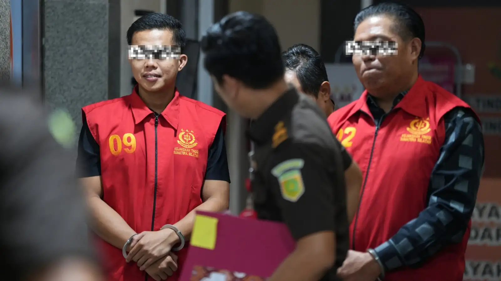 Kejati Sumsel Tahan Oknum Anggota DPRD Muara Enim dan Anaknya Usai Tahap II Kasus Gratifikasi Proyek Irigasi