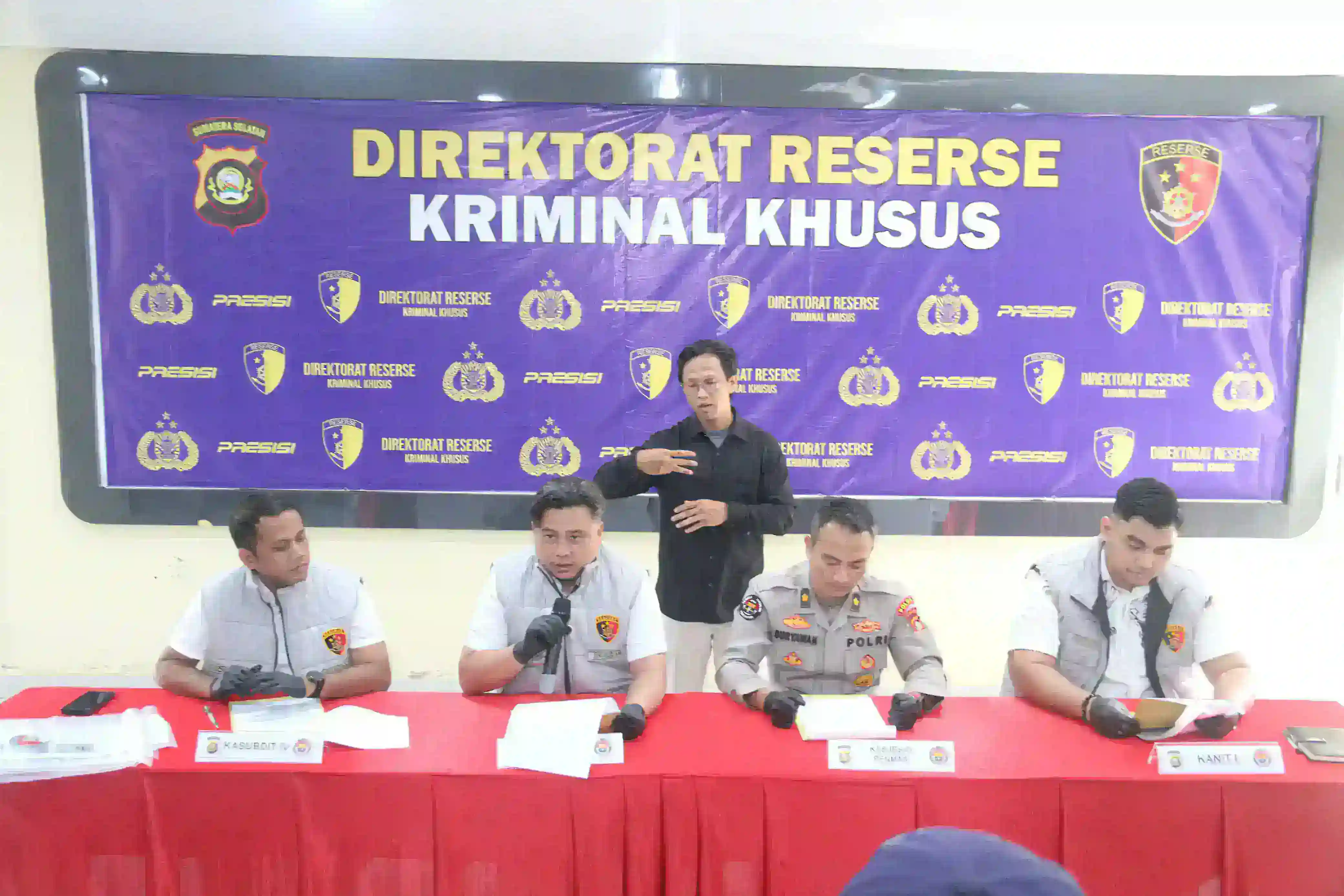 Polda Sumsel Bongkar Jaringan Solar Subsidi, 5.350 Liter Diamankan dari Gudang Penampungan di Palembang