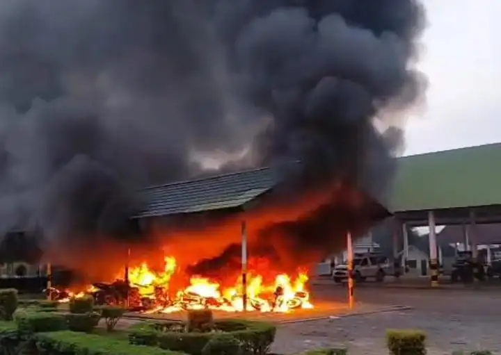 Video Beredar, Massa Bakar Fasilitas PT BCP di OKI Usai Dugaan Penembakan Warga
